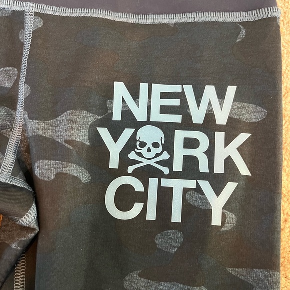 Lululemon New York City Soul Cycle blue camouflage cropped leggings, size 4 - Picture 3 of 6